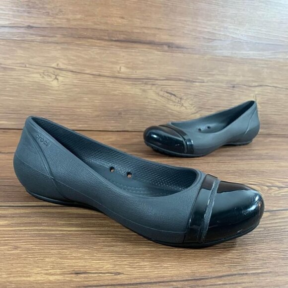 Crocs Black Slip-on Cap Toe Flats Women’s Size 6 - Picture 1 of 7